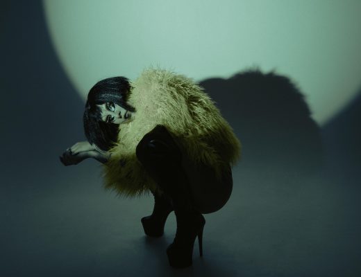 Photo by POI *: https://www.pexels.com/photo/model-squatting-and-posing-18889257/